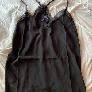 2 SCOOP CAMIS WITH LACE